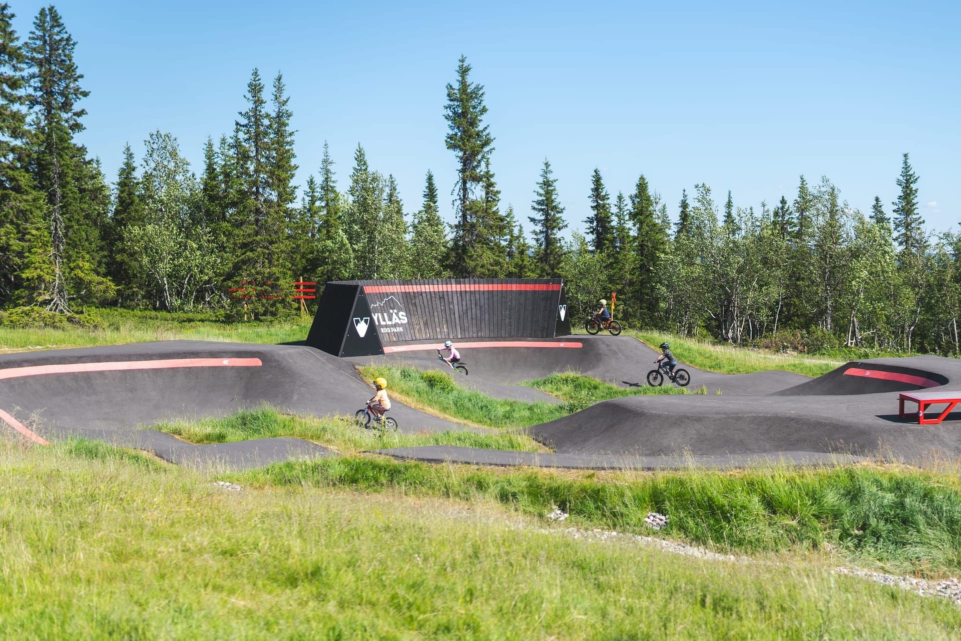 Biker hitting the wall ride on the Ylläs pump track